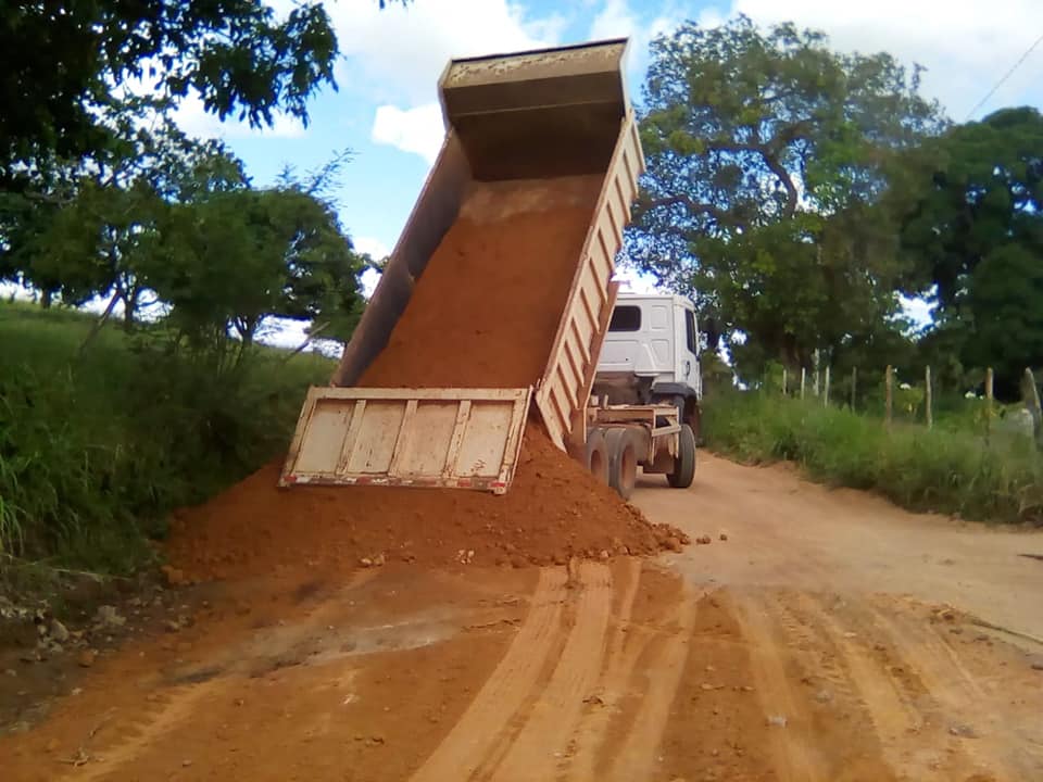 Prefeitura recupera estradas vicinais na Zona Rural de Itapororoca-PB